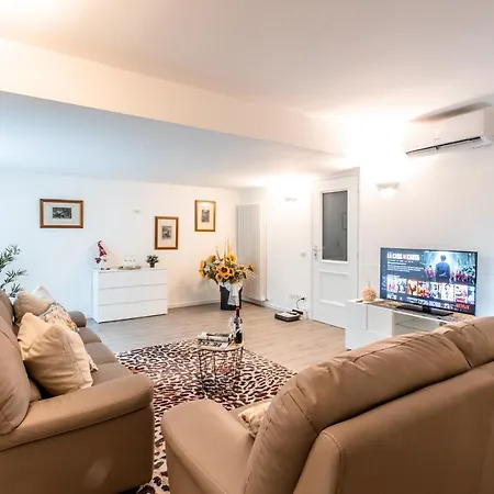 Luxury & Big Villa Apartment 150 Mt Dal Mare דירה ריצ'יונה