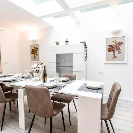 Luxury & Big Villa Apartment 150 Mt Dal Mare דירה *
