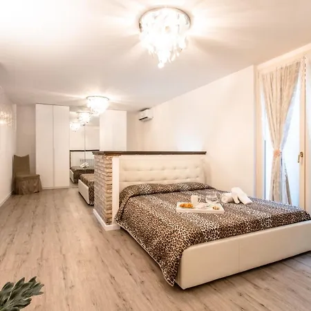 Luxury & Big Villa Apartment 150 Mt Dal Mare