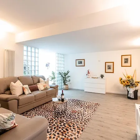 דירה Luxury & Big Villa Apartment 150 Mt Dal Mare ריצ'יונה