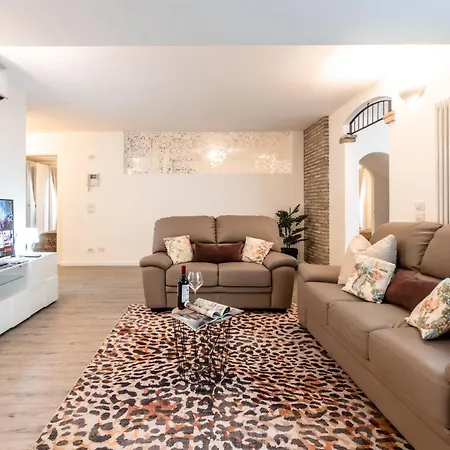 Luxury & Big Villa Apartment 150 Mt Dal Mare *