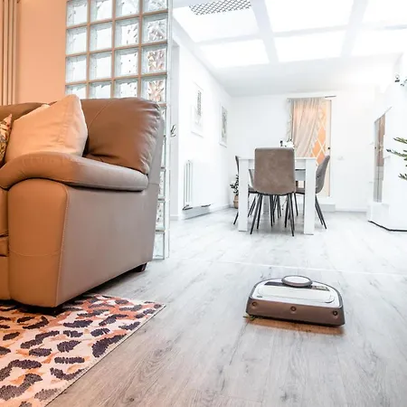 Luxury & Big Villa Apartment 150 Mt Dal Mare ריצ'יונה