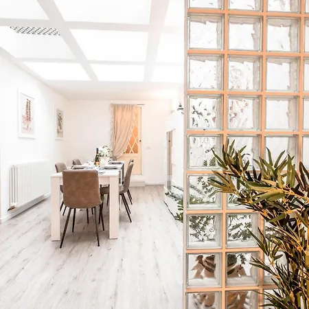 Luxury & Big Villa Apartment 150 Mt Dal Mare דירה